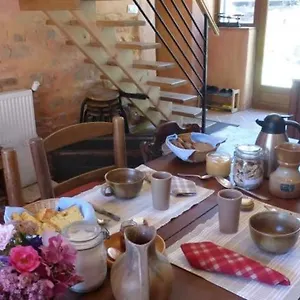 Couette-café Chez Capi, Emeringes